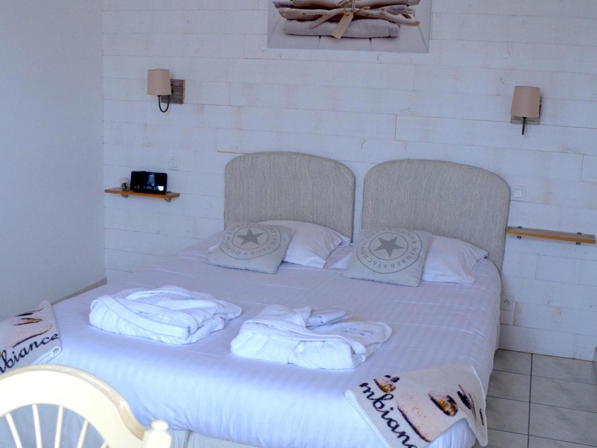 Locations De Vacances Le Clos Rhea 圣马丹德雷 客房 照片